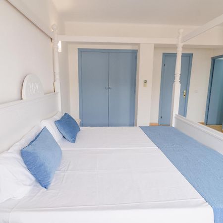 Hostal Hpc Porto Colom Buitenkant foto