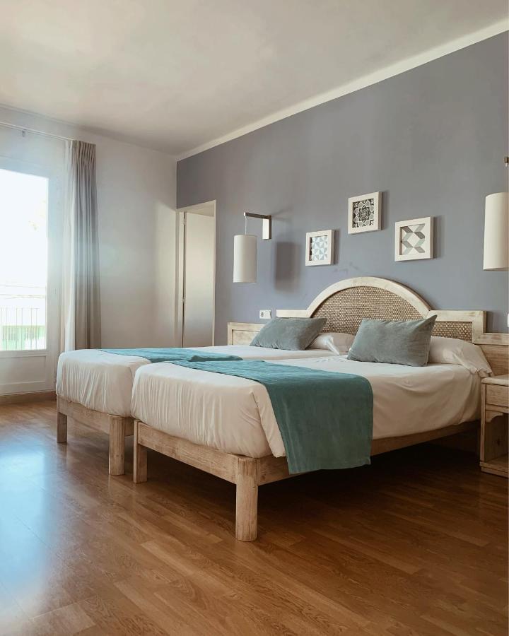 Hostal Hpc Porto Colom Buitenkant foto