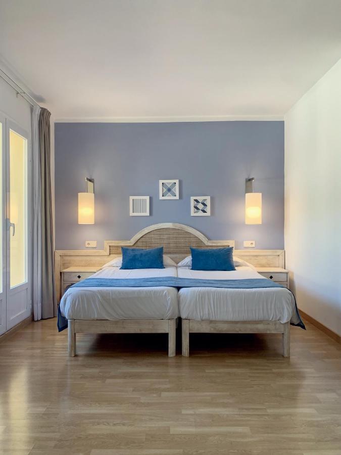 Hostal Hpc Porto Colom Buitenkant foto