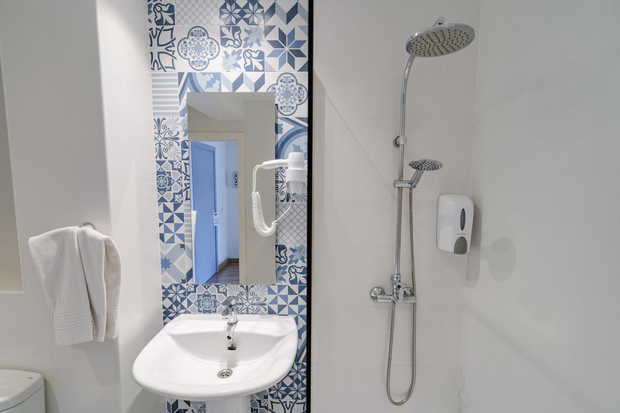 Hostal Hpc Porto Colom Buitenkant foto