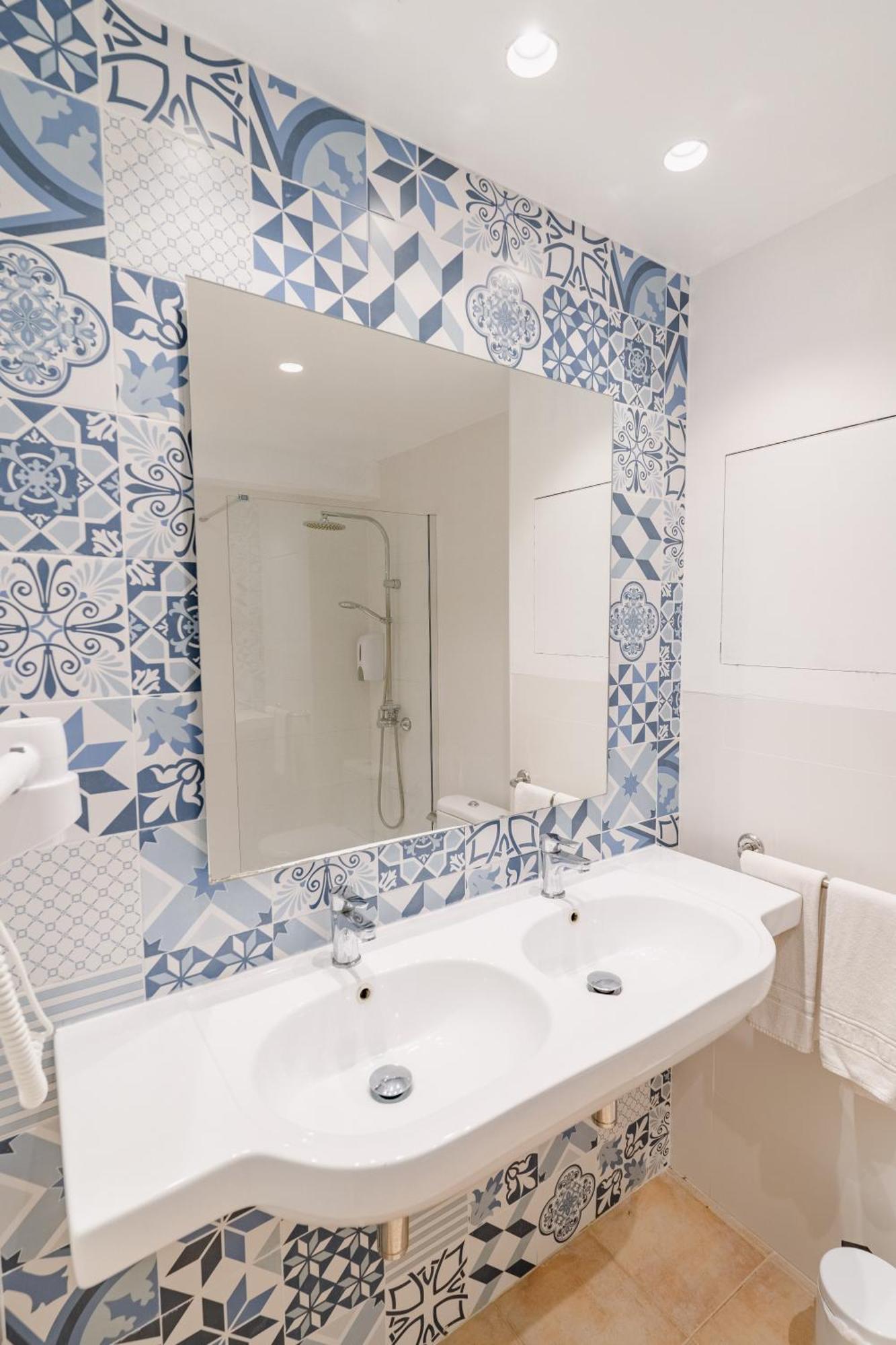 Hostal Hpc Porto Colom Buitenkant foto