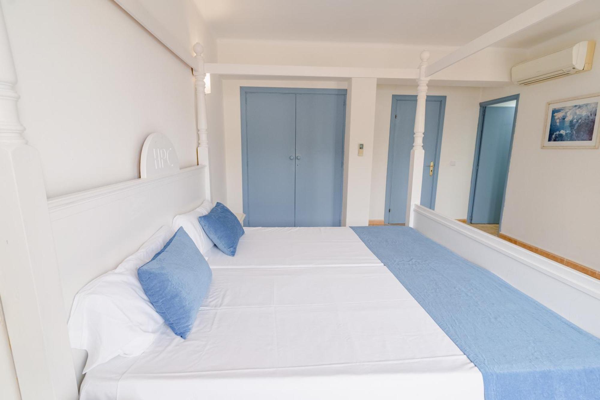 Hostal Hpc Porto Colom Buitenkant foto