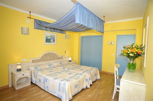 Hostal Hpc Porto Colom Buitenkant foto